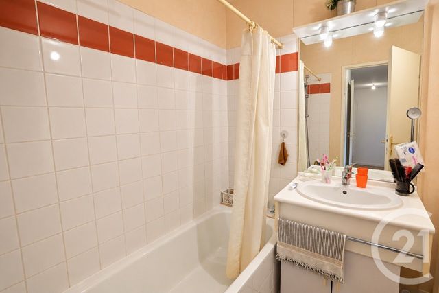 Appartement F3 à vendre - 3 pièces - 65.38 m2 - MERIGNAC - 33 - AQUITAINE - Century 21 A.C.O.