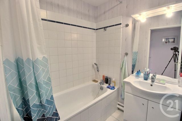 Appartement F2 à louer - 2 pièces - 53.7 m2 - BORDEAUX - 33 - AQUITAINE - Century 21 A.C.O. Appartement F2 à louer - 2 pièces - 53.7 m2 - BORDEAUX - 33 - AQUITAINE - Century 21 A.C.O.