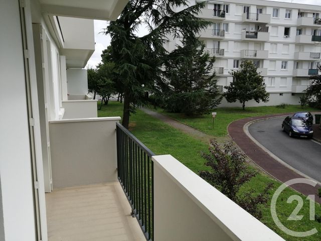 Afficher la photo en grand Appartement T3 à vendre - 3 pièces - 68.74 m2 - MERIGNAC - 33 - AQUITAINE - Century 21 A.C.O.