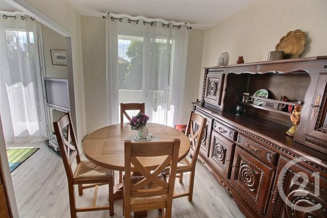 Afficher la photo en grand Appartement T3 à vendre - 3 pièces - 68.74 m2 - MERIGNAC - 33 - AQUITAINE - Century 21 A.C.O.